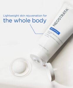 Bild på Glycolic Renewal Smoothing Lotion med texten "Lightweight skin rejuvenation for the whole body".