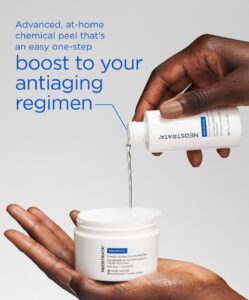 En bild på Smooth Surface Glycolic Peel Pads med texten "Advanced, at-home chemical peel that's an easy one-step boost to your antiaging regimen".